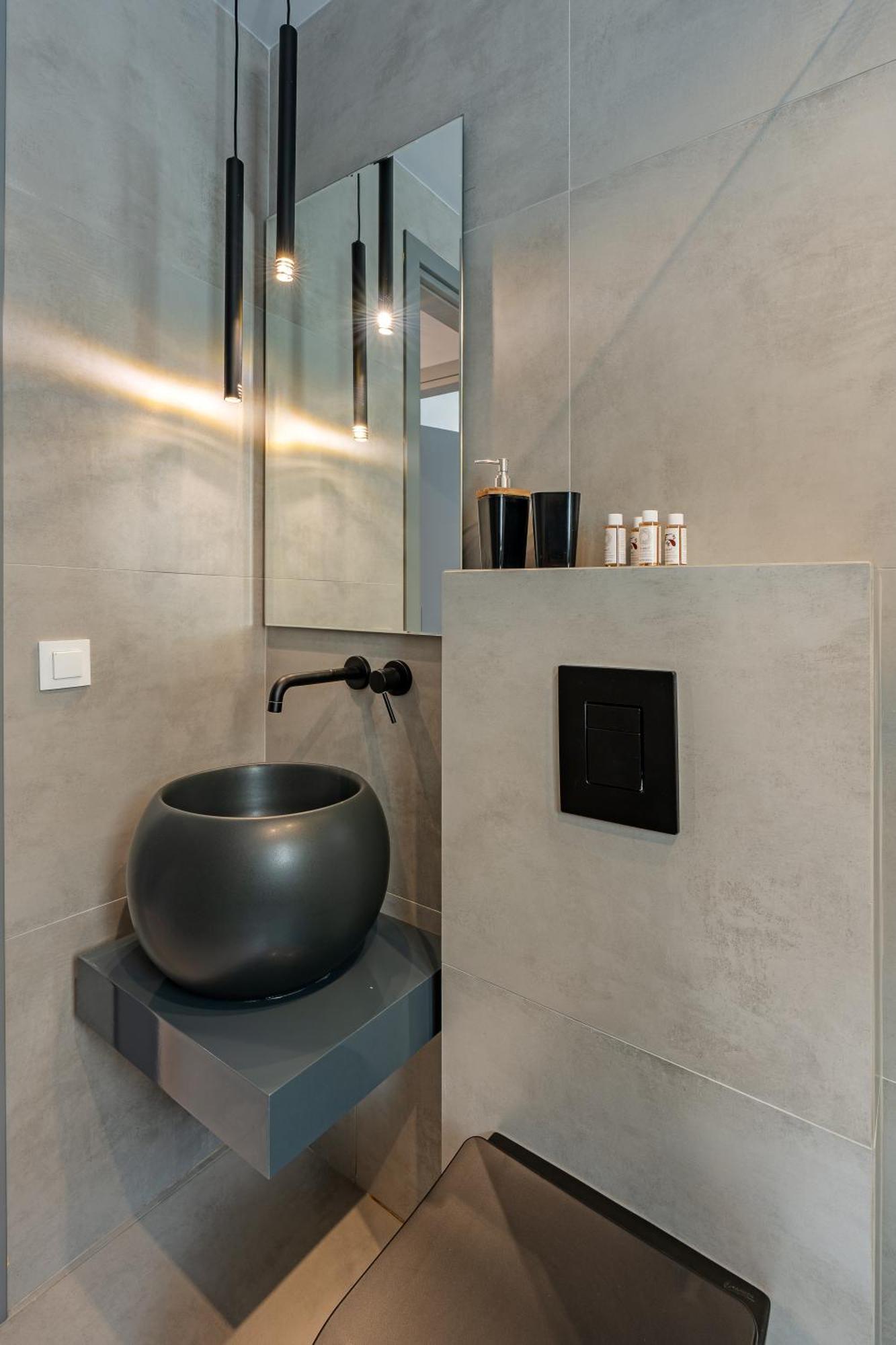Brand New Flat Near De Bosset Bridge, *